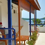 Uzhan Hotel 2*