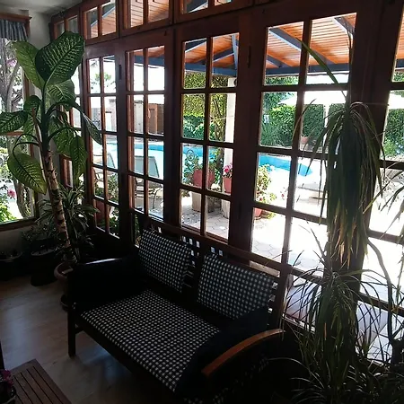Uzhan Hotel 2*