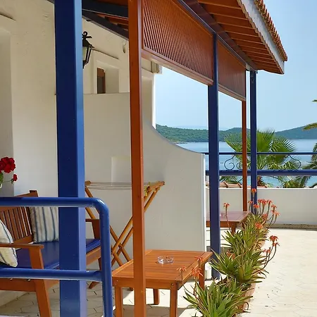 Uzhan Hotel 2*